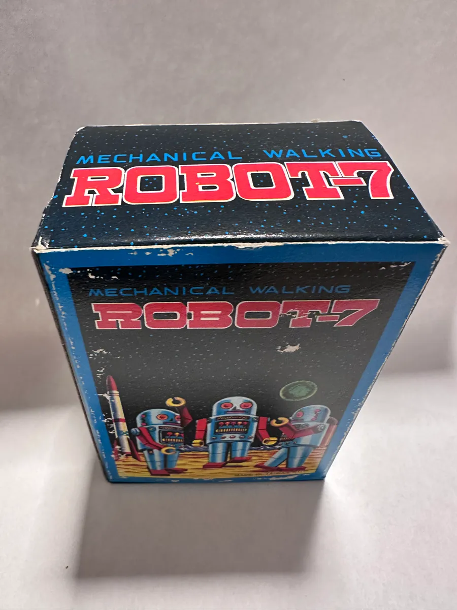 Vintage Robot-7 Mechanical Walking Tin Wind-Up Robot with Original Box, Taiwan 6