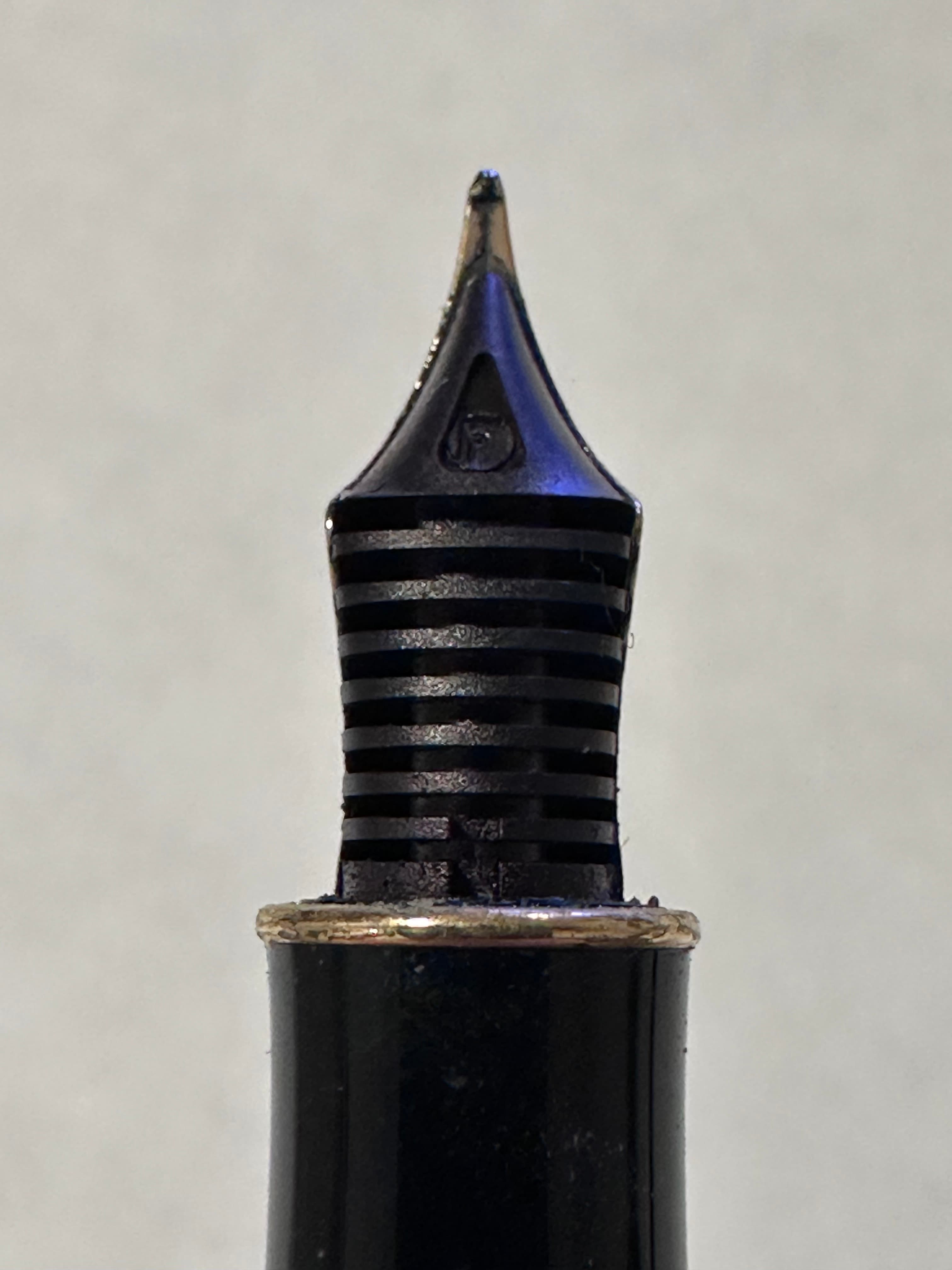 Parker Sonnet Fountain Pen - 18K Gold Nib - Red Lacquer 6