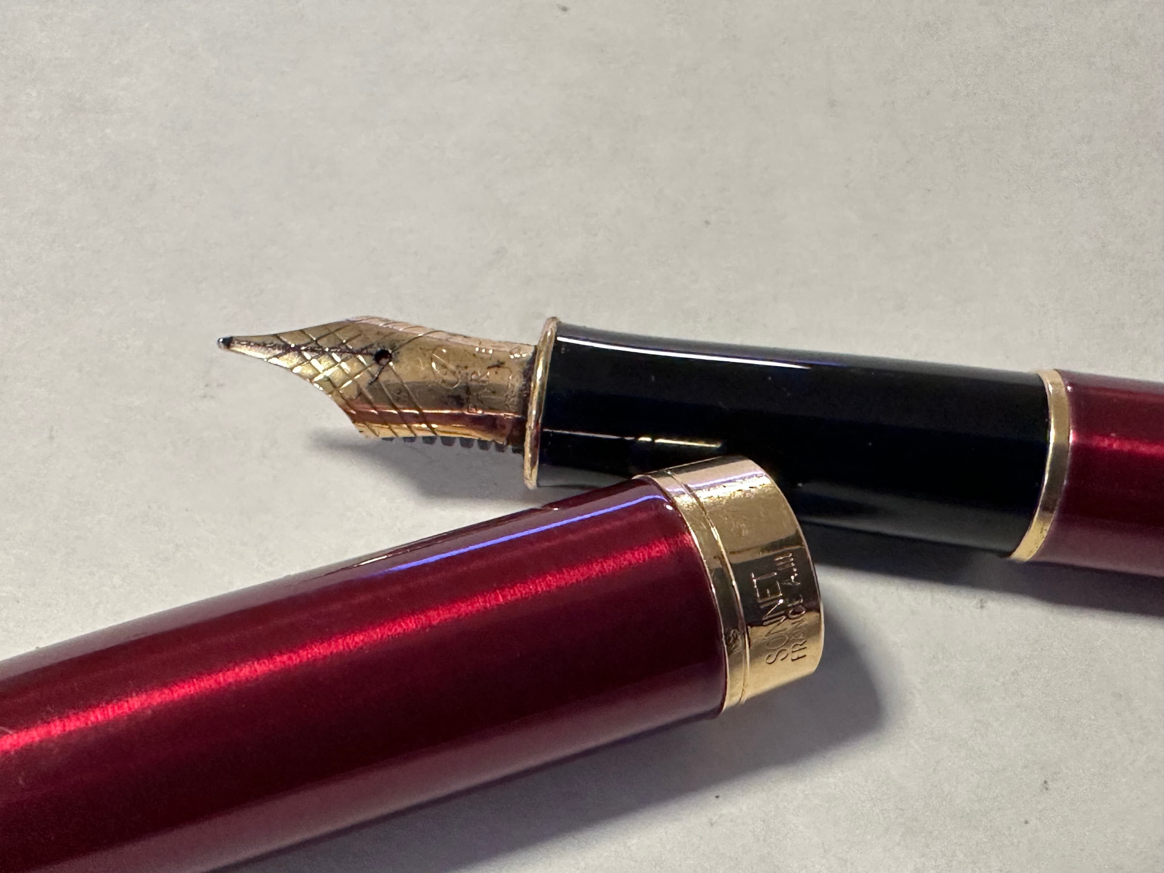 Parker Sonnet Fountain Pen - 18K Gold Nib - Red Lacquer 4