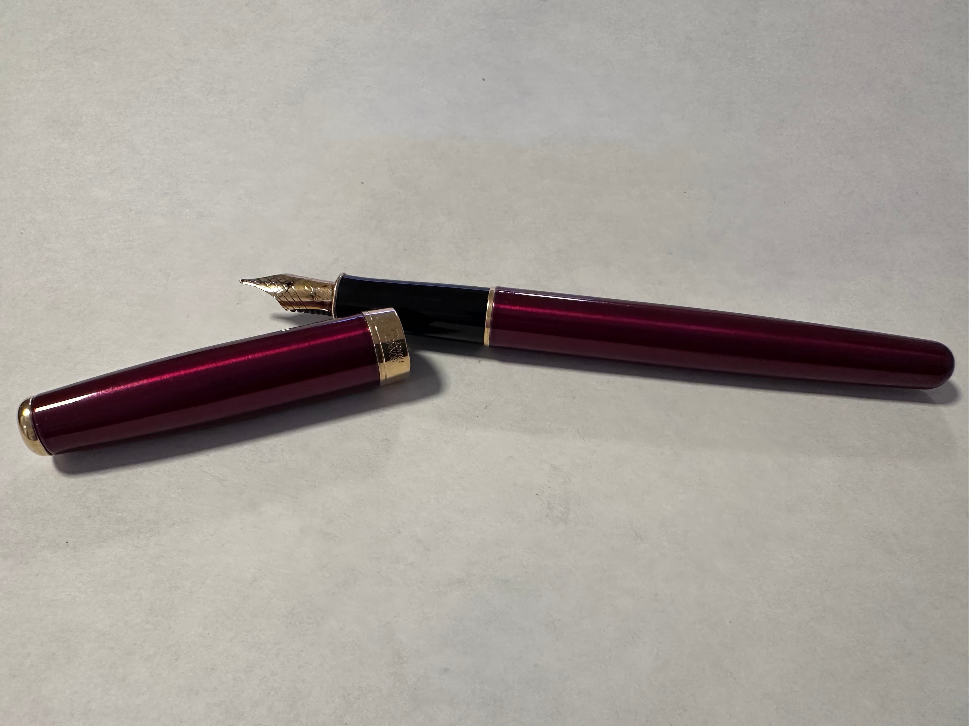 Parker Sonnet Fountain Pen - 18K Gold Nib - Red Lacquer 3