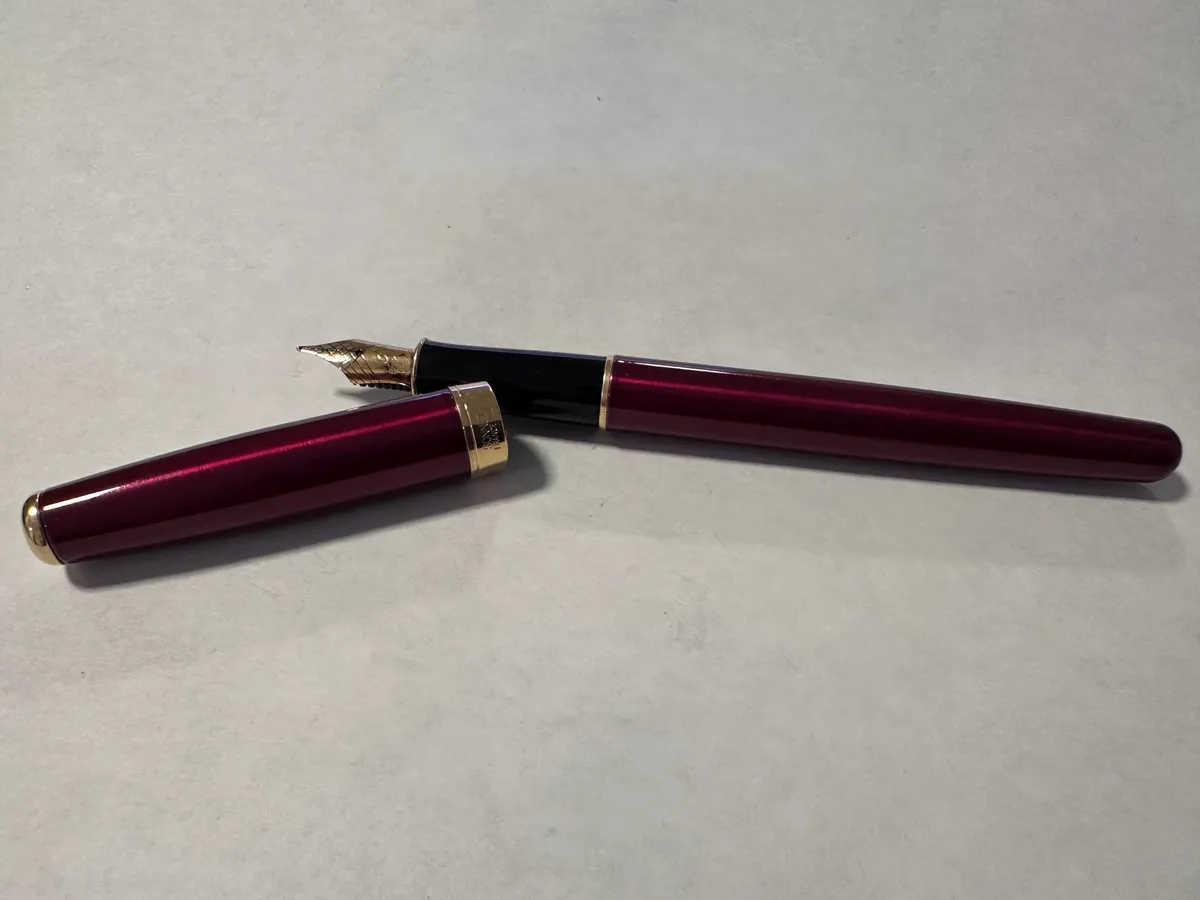 Parker Sonnet Fountain Pen, Made in France, 18K (750) Gold Nib, Red Lacquer 3