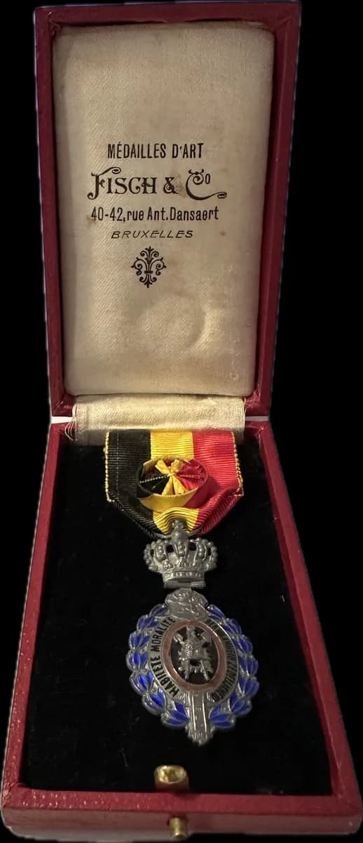 Belgian Labour Decoration Second Class Medal - With Original Case 4