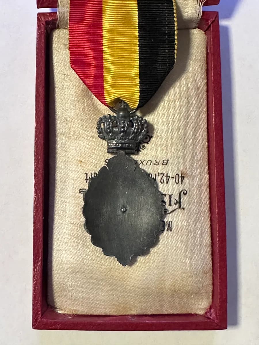 Belgian Labour Decoration Second Class Medal - With Original Case 6
