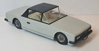 Rare Vintage USSR Toy Car: Len 17-17 Chaika Tin & Plastic Model (c. 1970s/80s)