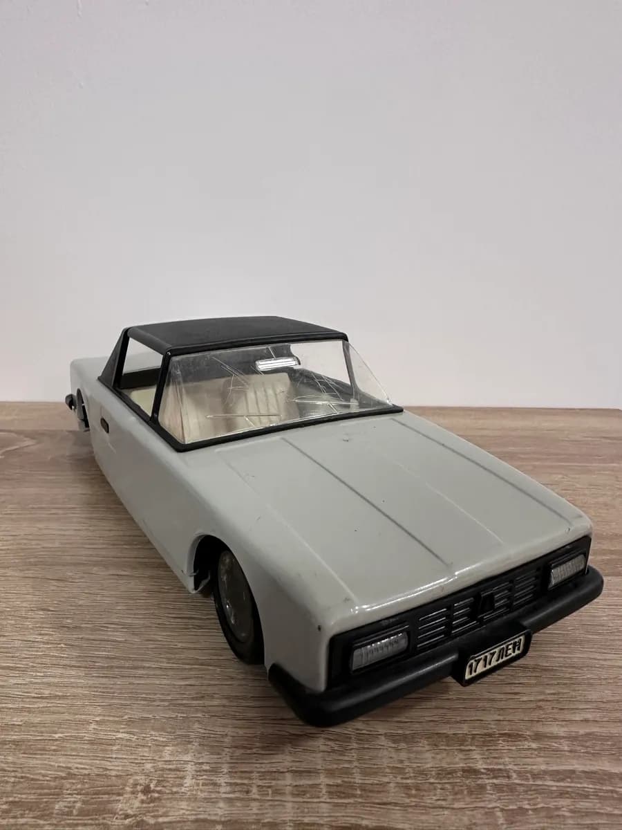 Rare Vintage USSR Toy Car: Len 17-17 Chaika Tin & Plastic Model (c. 1970s/80s) 4