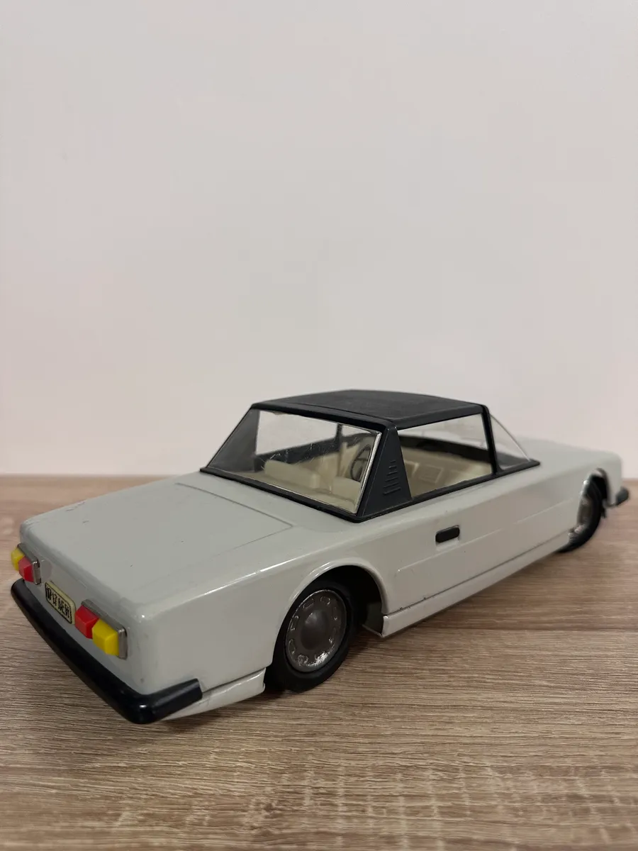 Rare Vintage USSR Toy Car: Len 17-17 Chaika Tin & Plastic Model (c. 1970s/80s) 5