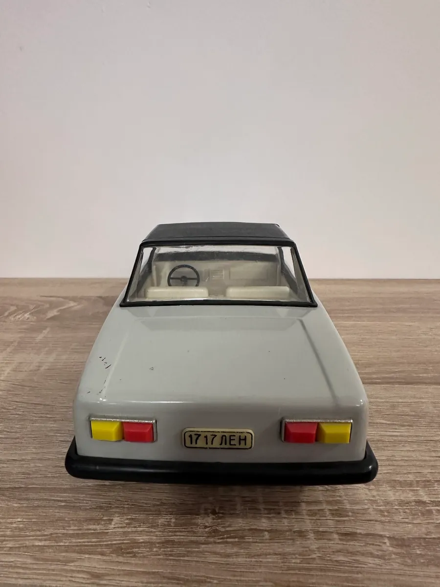 Rare Vintage USSR Toy Car: Len 17-17 Chaika Tin & Plastic Model (c. 1970s/80s) 6