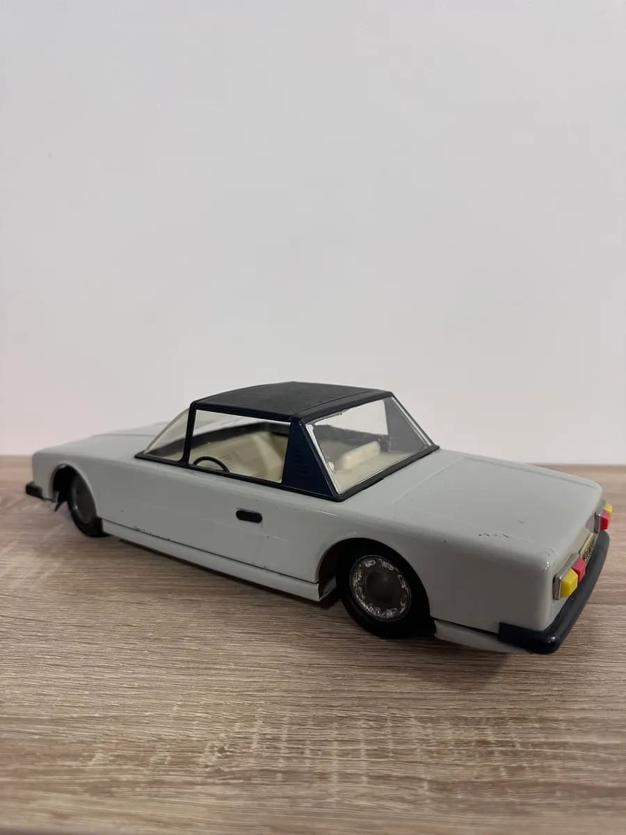 Rare Vintage USSR Toy Car: Len 17-17 Chaika Tin & Plastic Model (c. 1970s/80s) 7
