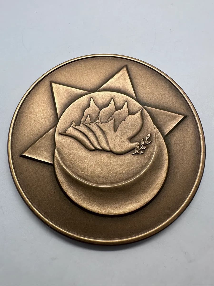 1994 Israel Jordan Peace Agreement Bronze Medal in Box with Stand 2