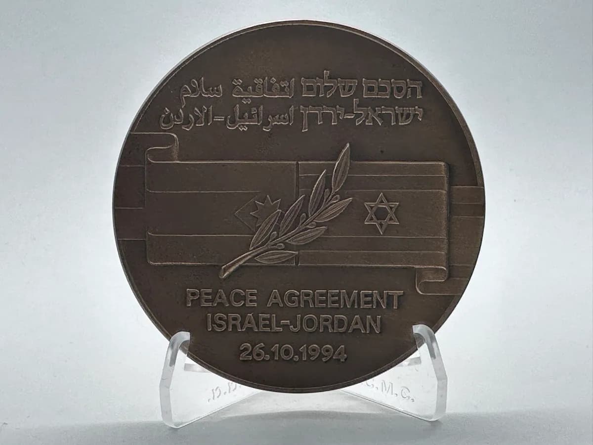 1994 Israel Jordan Peace Agreement Bronze Medal in Box with Stand 3