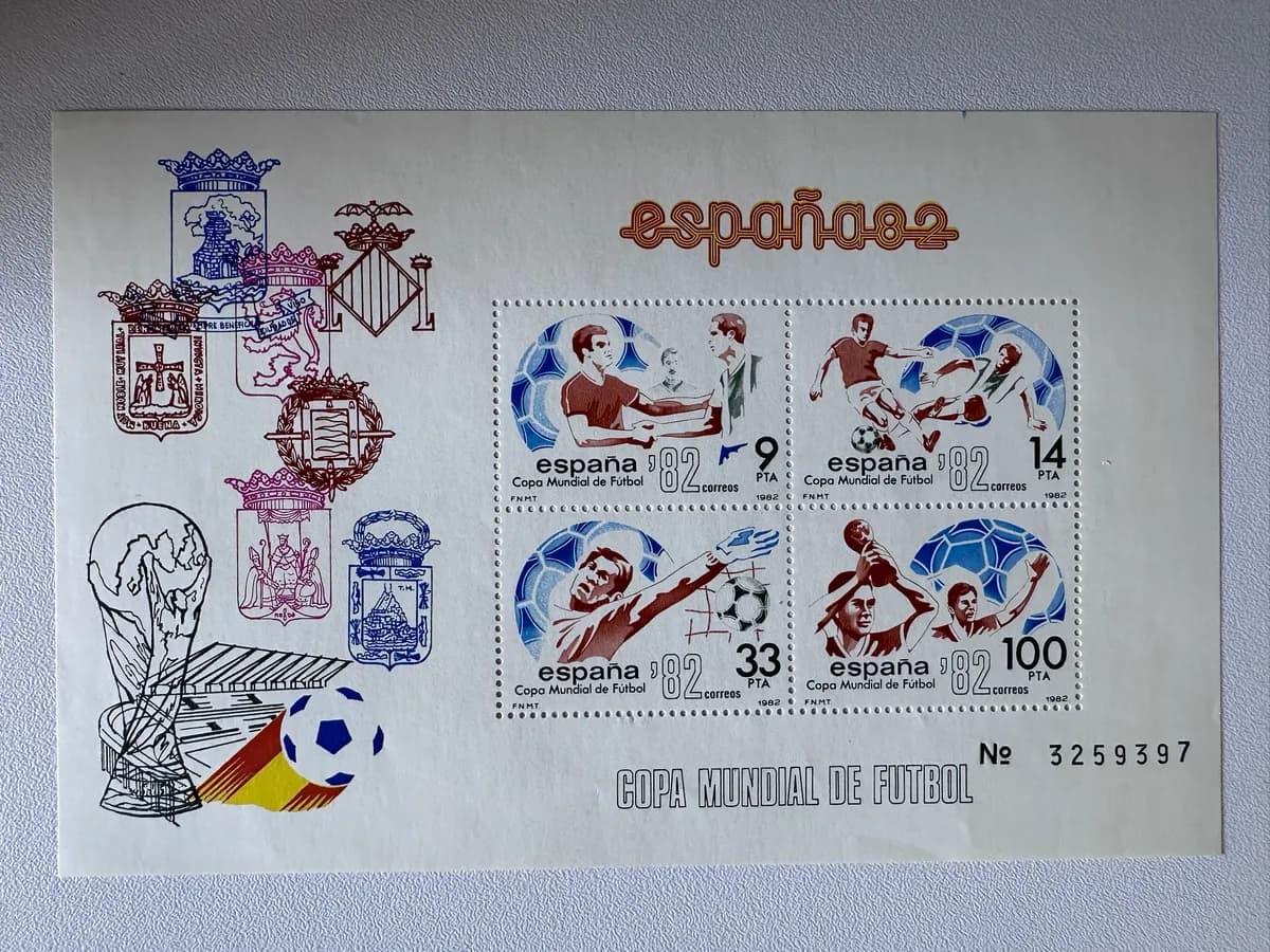 Selecciones de Oro España '82 No. 24, Brazil Issue with Poster, 1982 World Cup Magazine 3