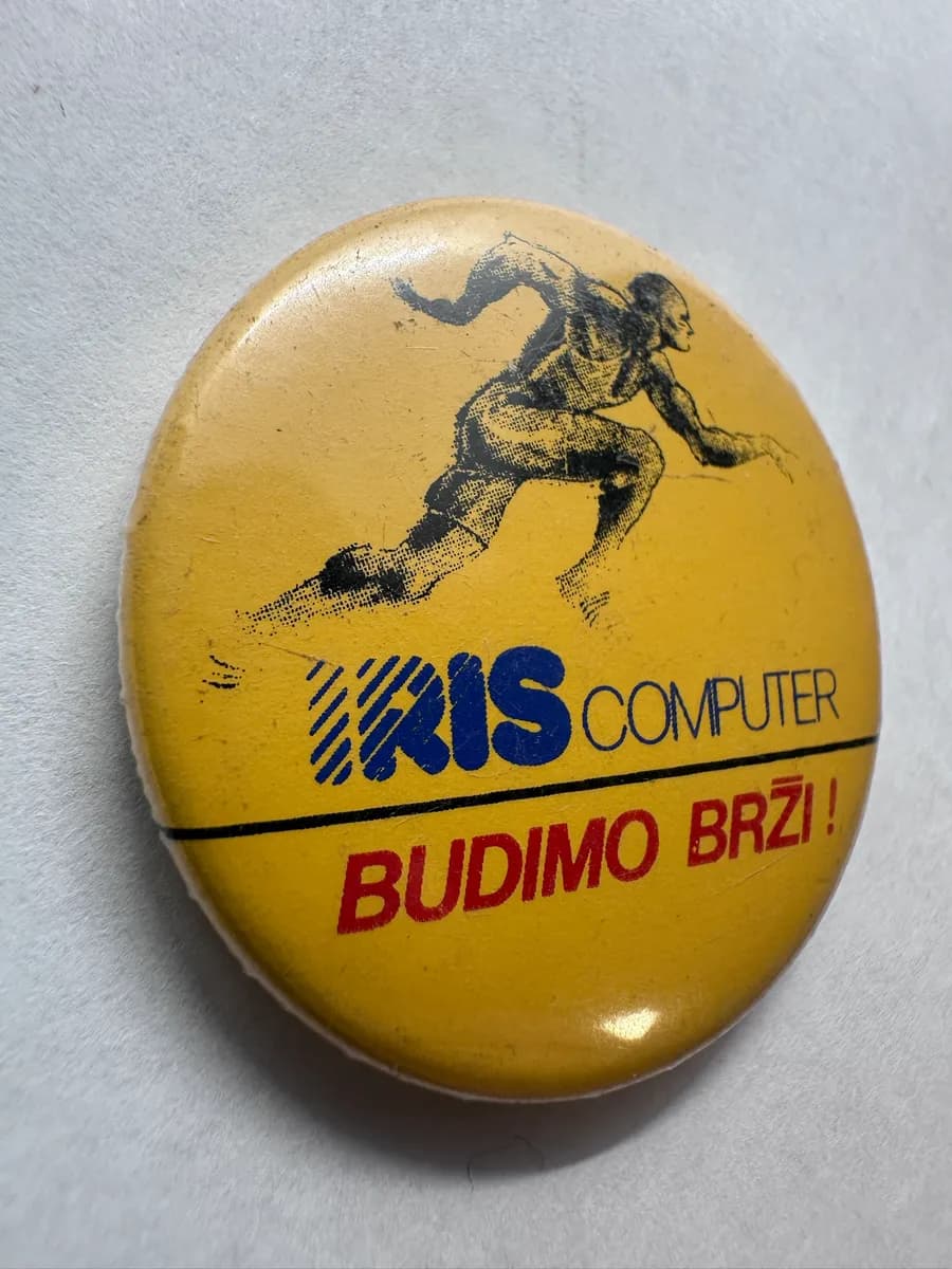 Vintage Yugoslav IRIS Computer "Budimo Brži!" Tin Pinback Button, 1980s 3