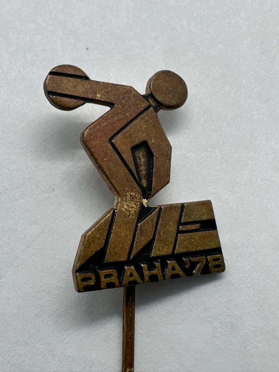 ATHLETICS EUROPEAN CHAMPIONSHIP PRAHA 1978 Official Athletes vintage pin badge