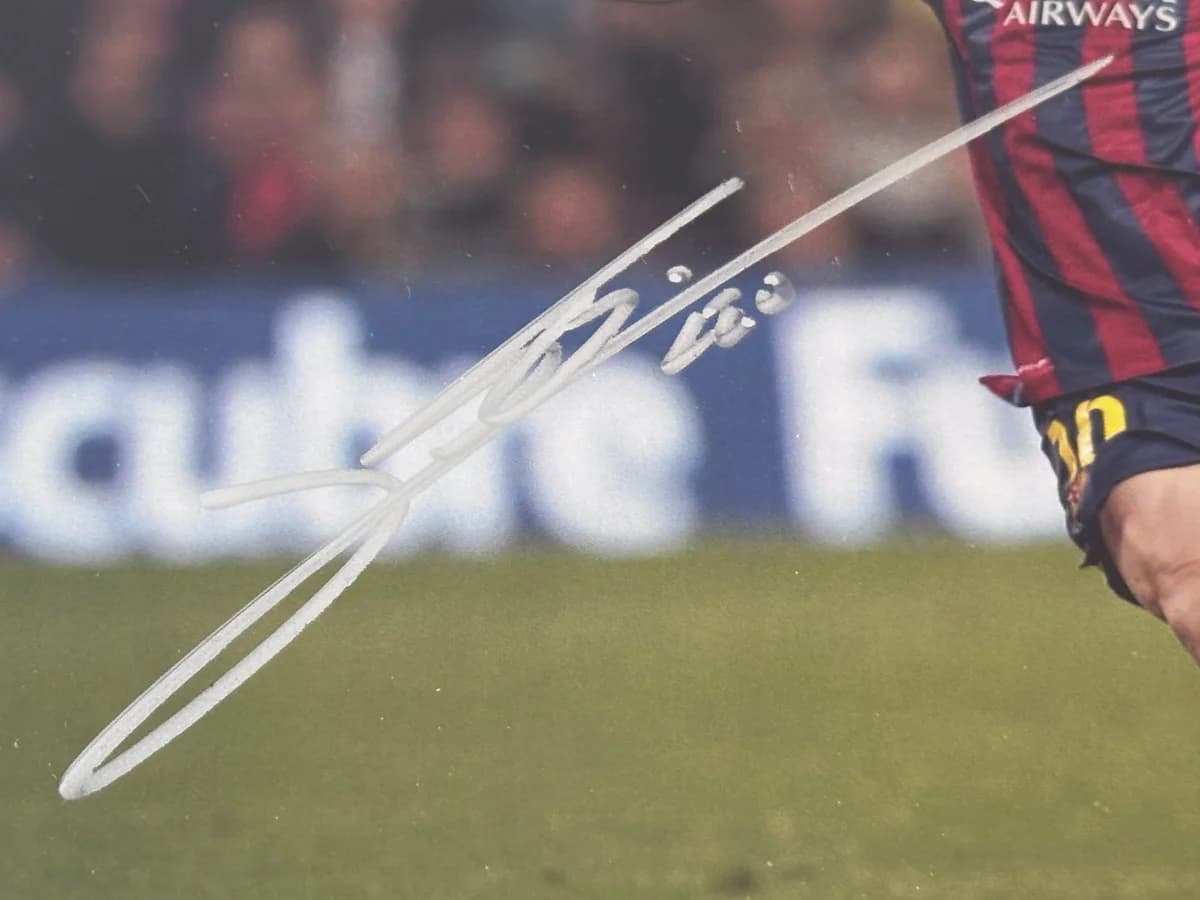 Lionel Messi Signed Photo - FC Barcelona Action Shot – Beckett Witnessed 2019 (BAS Cert N77352) 3