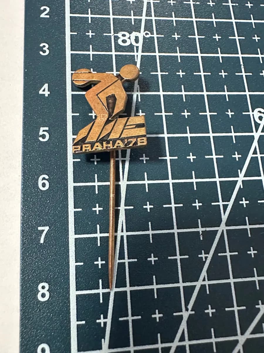 ATHLETICS EUROPEAN CHAMPIONSHIP PRAHA 1978 Official Athletes vintage pin badge