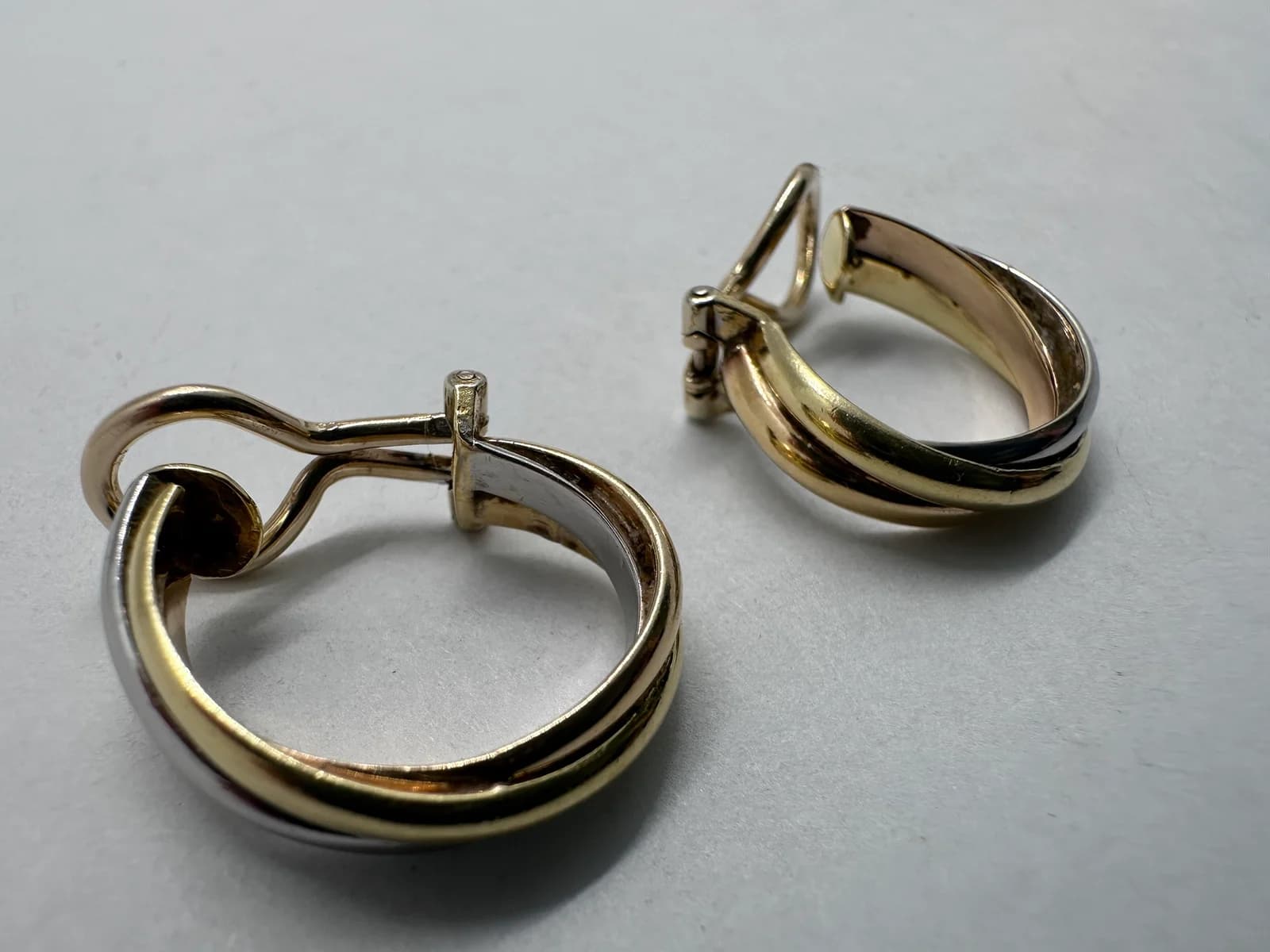 Vintage 18K Tri-Color Gold Crossover Hoop Clip-On Earrings, 18 mm, 7.2g